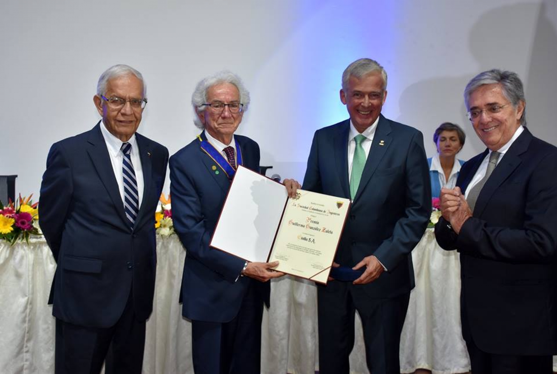 Ingenieros Civiles de la U.N. brillaron en entrega de premios de la SCI