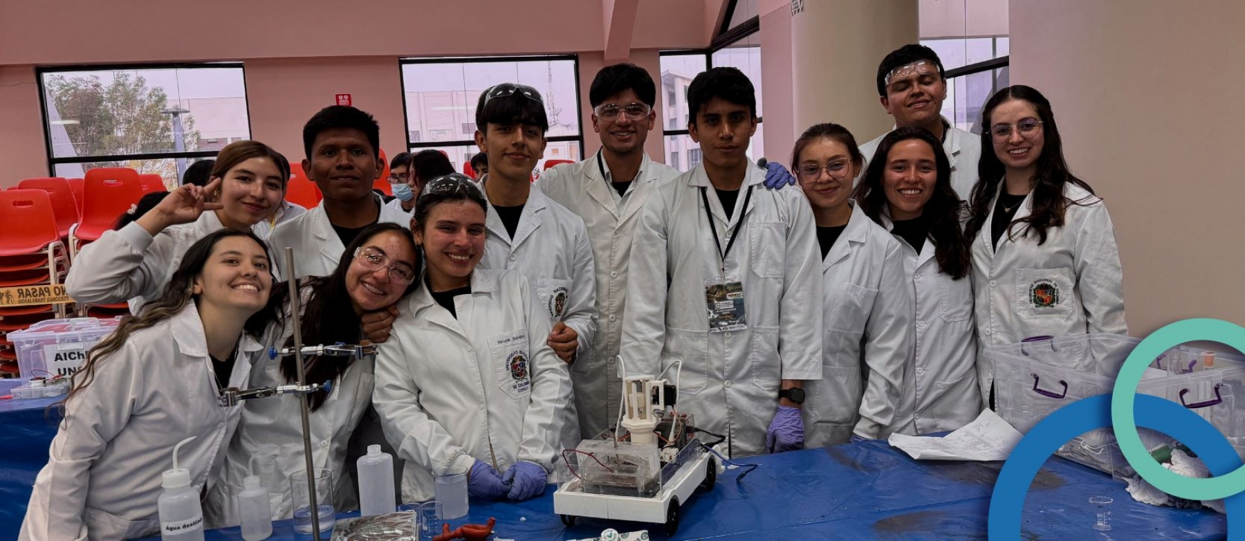 Estudiantes de ingeniería logran éxito en competencia internacional con vehículo autónomo